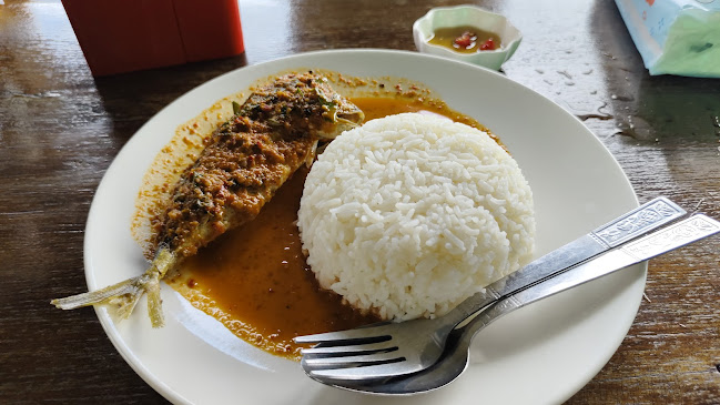 ร้านความสุขริมน้ำ Infinity - การบริการอาหารและที่พัก