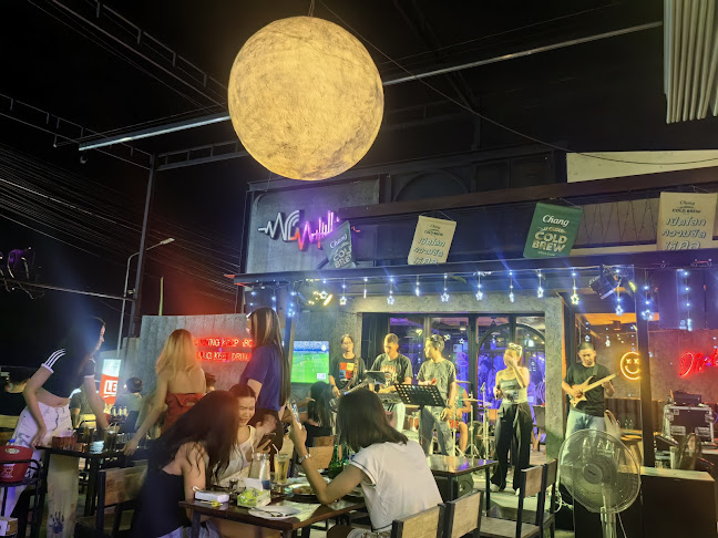 DIRTY Nakhonsawan - การบริการอาหารและที่พัก