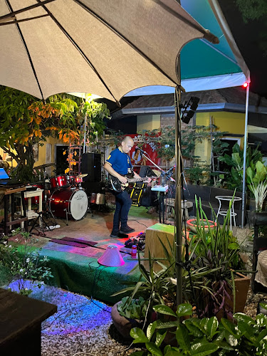 Smoker Garden - การบริการอาหารและที่พัก