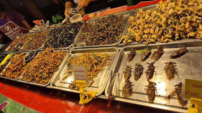 ถนนคนเดิน นครสวรรค์(ริมแม่น้ำเจ้าพระยา) - การบริการอาหารและที่พัก