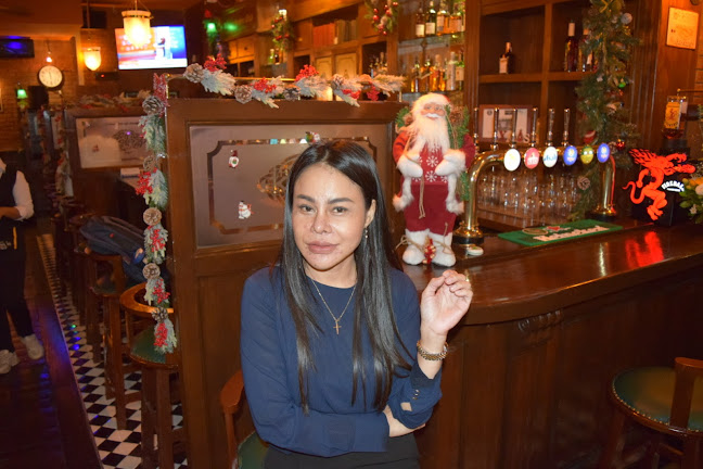 Irish Times Pub Phuket - การบริการอาหารและที่พัก