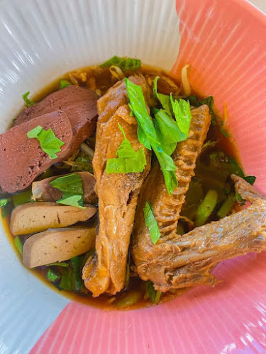 ก๋วยเตี๋ยวเป็ดตาเจมส์ ต้นมะขาม (แหลมฉบัง) - อำเภอศรีราชา