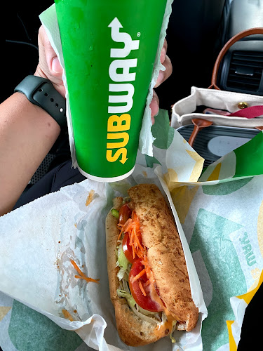 Subway ปตท.พระราม2 กม.35 - การบริการอาหารและที่พัก