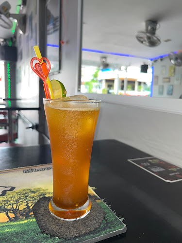 Opinii despre Kiwi Thai Bar în อำเภอกะทู้ - การบริการอาหารและที่พัก