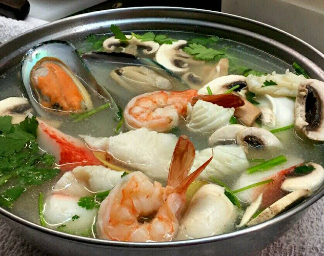 ซอยกอไผ่ - การบริการอาหารและที่พัก