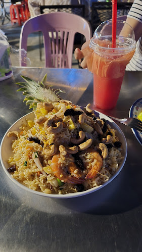 ข้าวมันไก่สุโขทัย ข้าง 7-11 ปากซอยพระตำหนัก 3 - การบริการอาหารและที่พัก