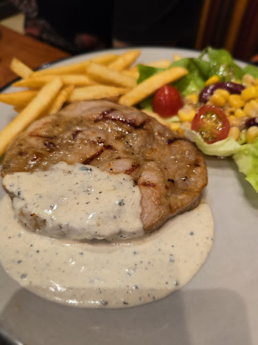 ซิซซ์เล่อร์ เซ็นทรัล แจ้งวัฒนะ - การบริการอาหารและที่พัก