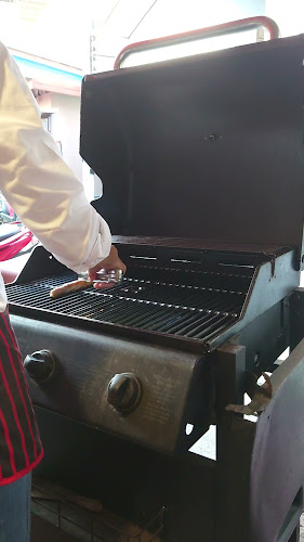 Bratwurst Peter - การบริการอาหารและที่พัก