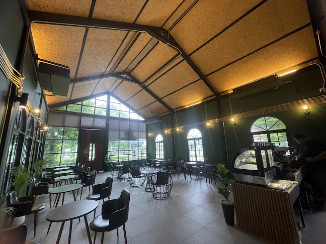 The Espresso สาขายูพาร์ค - การบริการอาหารและที่พัก