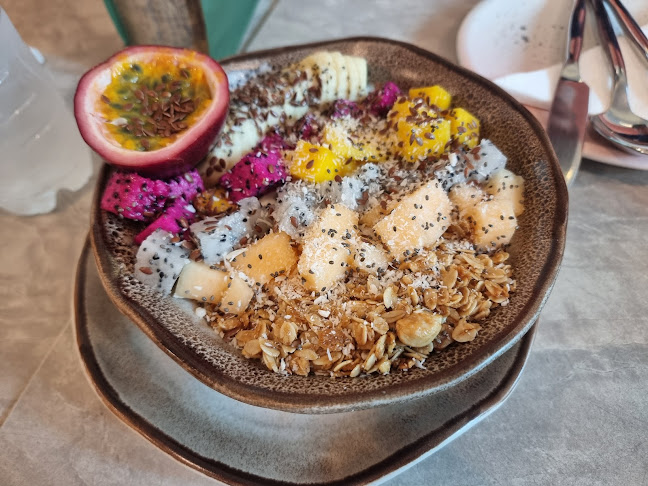 27 ถนน รัษฎา ตำบลตลาดใหญ่ อำเภอเมืองภูเก็ต ภูเก็ต 83000