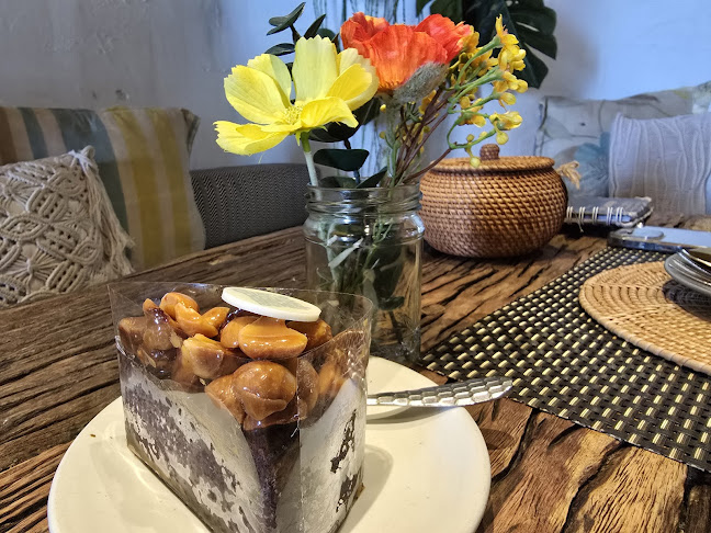 Opinii despre Cave Beach Club în อำเภอสัตหีบ - การบริการอาหารและที่พัก