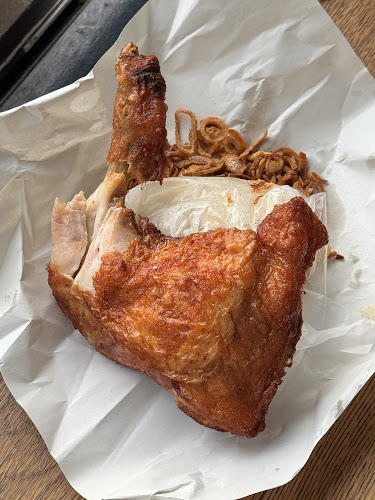 ไก่ทอดซอฟียา - การบริการอาหารและที่พัก