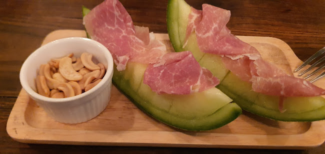 Five Crossing - การบริการอาหารและที่พัก