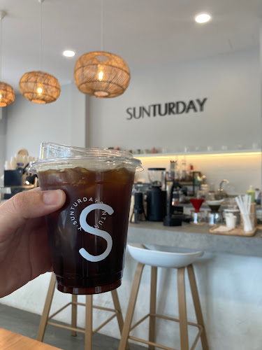 ซันเทอเดย์ - การบริการอาหารและที่พัก