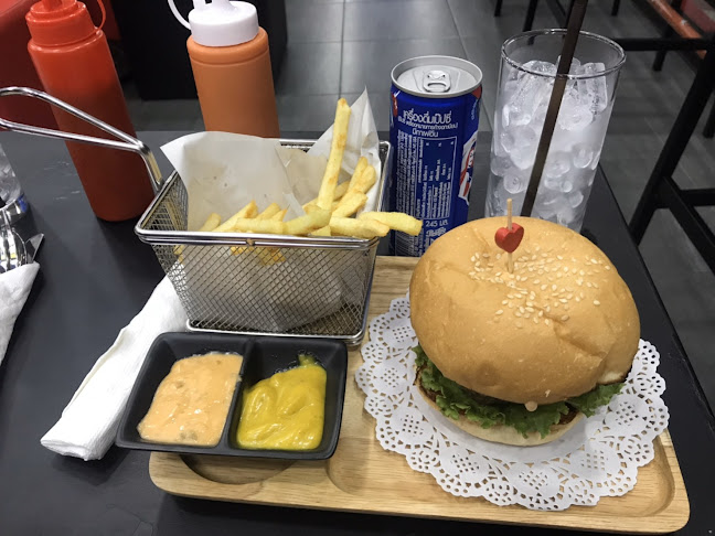 Metro Fast Food مترو - การบริการอาหารและที่พัก