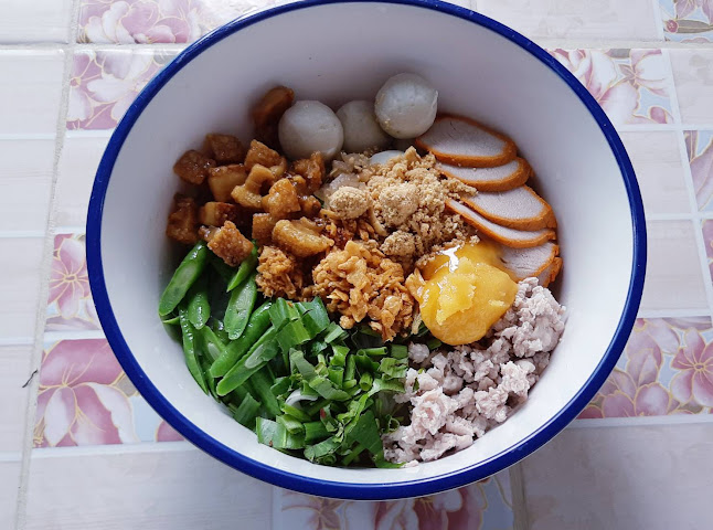 Opinii despre ร้าน​ ก๋วยเตี๋ยวสุโขทัย​ ซอย​ กาญจนวนิช41(ร้านลาบก้อยกาฬสินธุ์เจ้าเก่า)​ în อำเภอเมืองสงขลา - การบริการอาหารและที่พัก