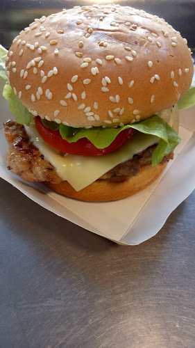 Burger Number 9 - การบริการอาหารและที่พัก