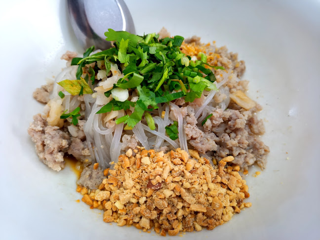 ต้มเลือดหมูคุณศรี พัทยากลาง - การบริการอาหารและที่พัก