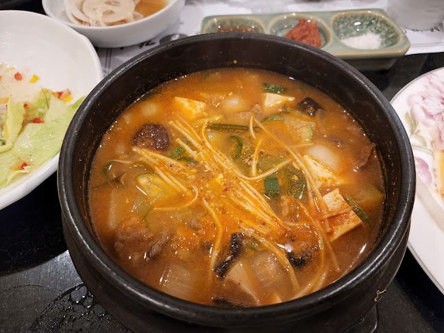 ร้านอาหารเกาหลี ซูวอน วังคัลบี พัทยา - การบริการอาหารและที่พัก