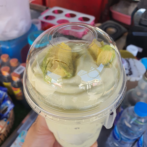 ตลาดอัศวิน - การบริการอาหารและที่พัก