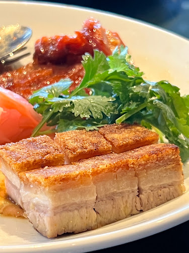 Yan Long Phuket - An Authentic Chinese Restaurant - การบริการอาหารและที่พัก