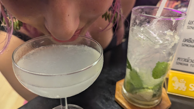 Opinii despre Thunder Bar Phuket în อำเภอเมืองภูเก็ต - การบริการอาหารและที่พัก