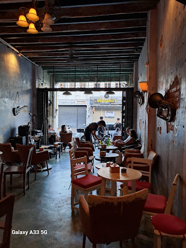 Juicy Lucy Burger and Bar - การบริการอาหารและที่พัก