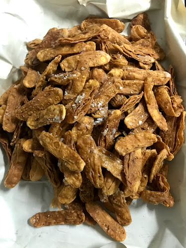 ร้านลูกแก้วเบเกอร์รี่ อ่าวอุดม - การบริการอาหารและที่พัก