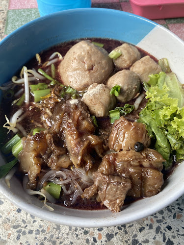 ร้านก๋วยเตี๋ยวเนื้อจัมโบ้ - การบริการอาหารและที่พัก