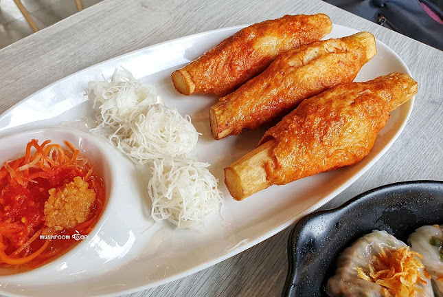 วีที แหนมเนือง หัวรถไฟ - การบริการอาหารและที่พัก