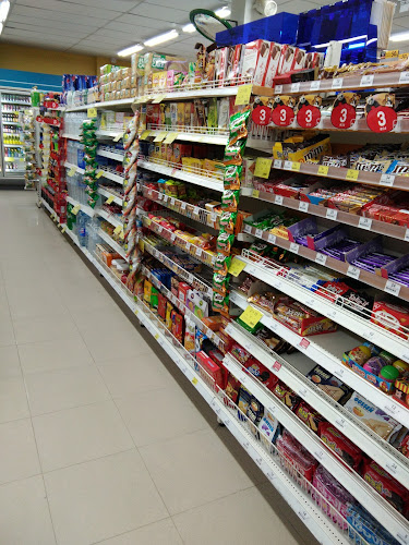 ตลาดผู้ใหญ่กุ่ย - การบริการอาหารและที่พัก