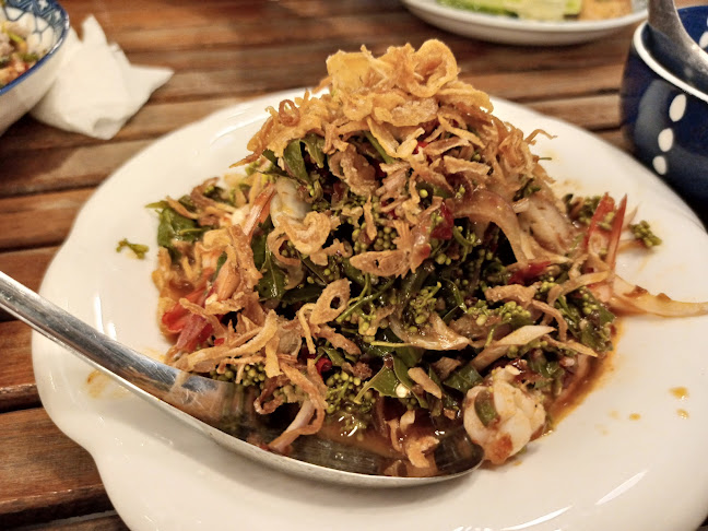 ตำ เต็ม โต๊ะ (สาขาเซ็นทรัลระยอง) - การบริการอาหารและที่พัก