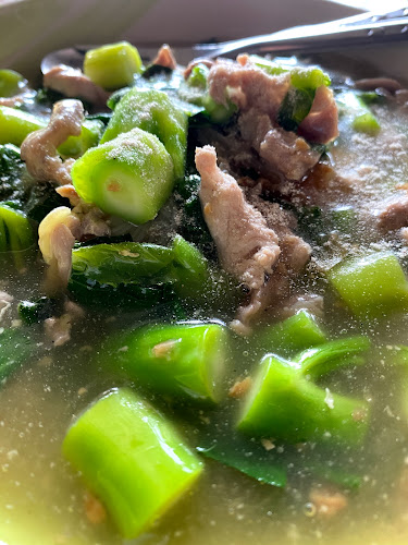 Comentarii opinii despre ติ๋ม ราดหน้าไก่ไทย คะน้ากรอบ