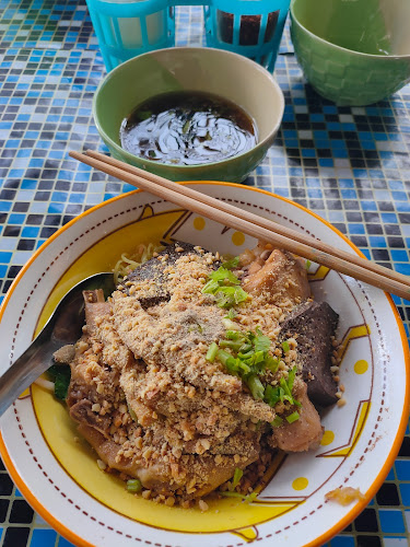 Opinii despre ก๋วยเตี๋ยวป้าหมู ร้านขายก๋วยเตี๋ยว ใต้สะพานท่าจีน în อำเภอเมืองสมุทรสาคร - การบริการอาหารและที่พัก