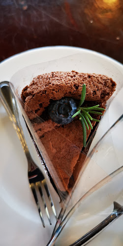 Behind The Time Cafe - การบริการอาหารและที่พัก