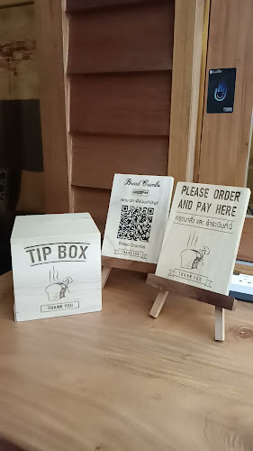 Bread Crumbs Cafe' - การบริการอาหารและที่พัก