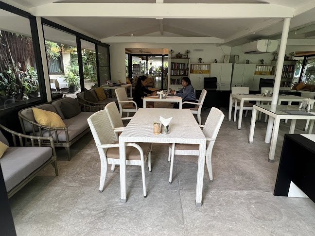 YAYA Chili bar - การบริการอาหารและที่พัก