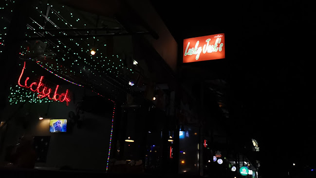 Lucky jack - การบริการอาหารและที่พัก