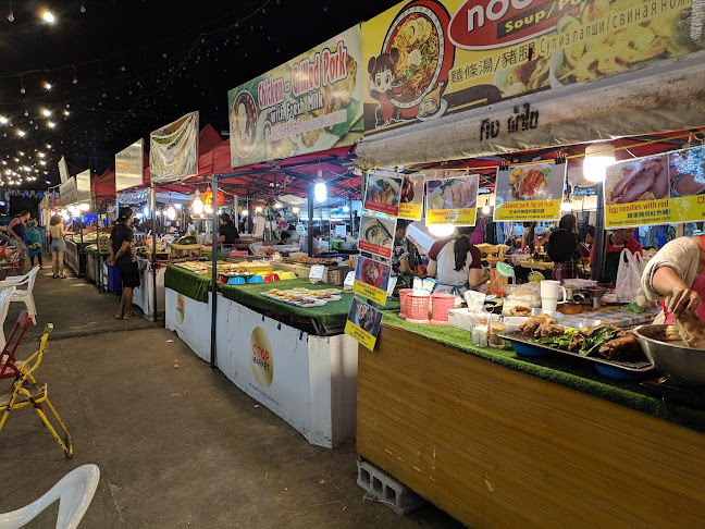 ตลาดป่าตองโอท็อป - การบริการอาหารและที่พัก
