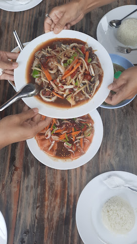 ครัว คุณยายแว่น - การบริการอาหารและที่พัก