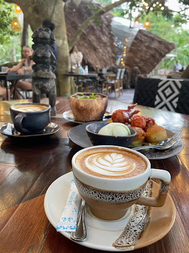 Three Monkeys Restaurant - อำเภอเมืองภูเก็ต