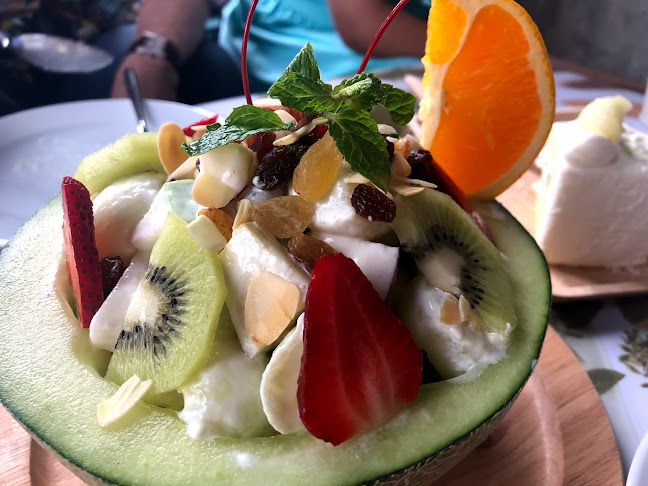 เรนฟอร์เรสคาเฟ่ พัทยา - การบริการอาหารและที่พัก