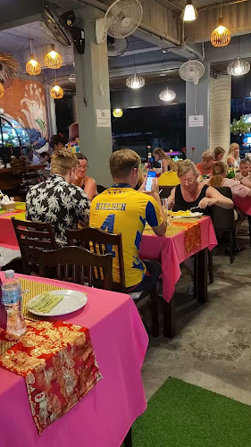 Phuket Restaurant - การบริการอาหารและที่พัก