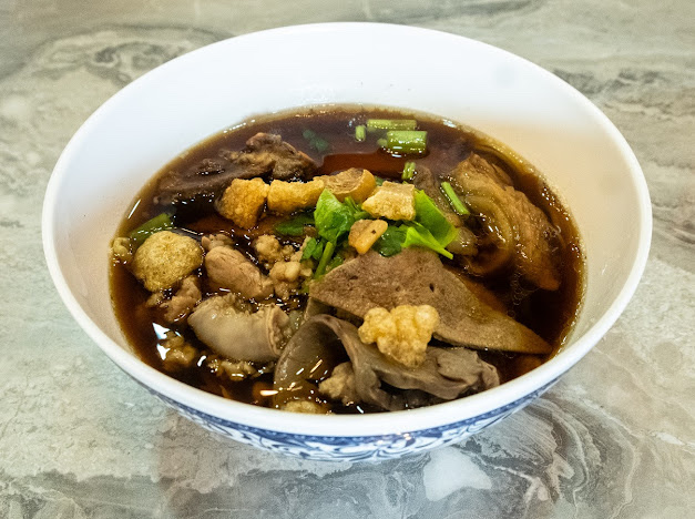 60/4 ถ.สุทัศน์ ต.ตลาดใหญ่, 60/3 ถ. สุทัศน์ ตำบลตลาดใหญ่ อำเภอเมืองภูเก็ต ภูเก็ต 83000