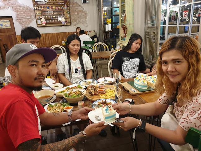 ครัวหน้าบาน พัทยา - การบริการอาหารและที่พัก