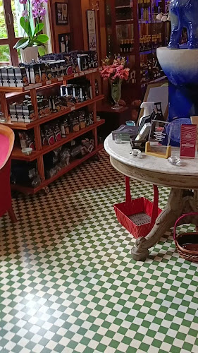 96 ถ. กระบี่ ตำบลตลาดเหนือ อำเภอเมืองภูเก็ต ภูเก็ต 83000