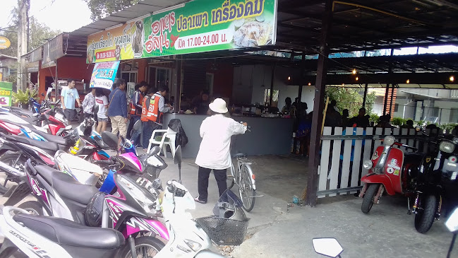 นายพันธ์ ร้านอาหารไทยอีสาน ก๋วยเตี๋ยวไก่ตุ๋น/หมูตุ๋น