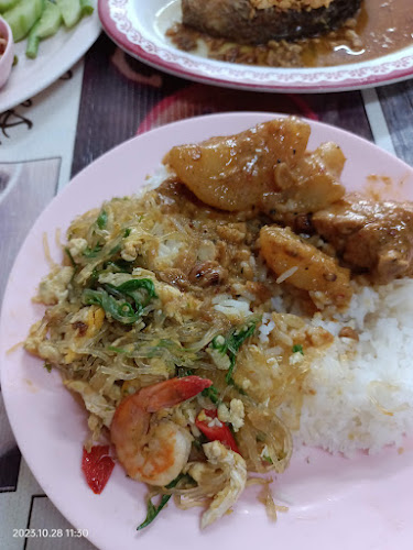 Comentarii opinii despre ร้านข้าวแกงจำเนียร1