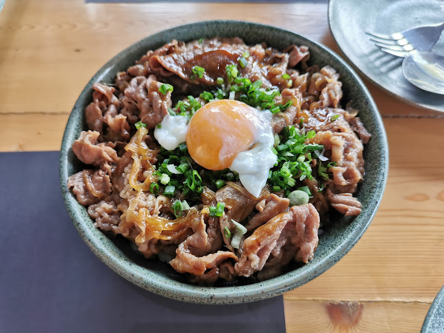 Hashi Japanese Restaurant & Izakaya - การบริการอาหารและที่พัก