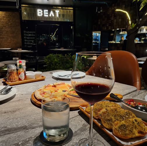 Opinii despre The BEAT în อำเภอเมืองระยอง - การบริการอาหารและที่พัก